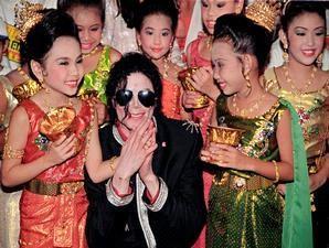 michael with Thailand Children